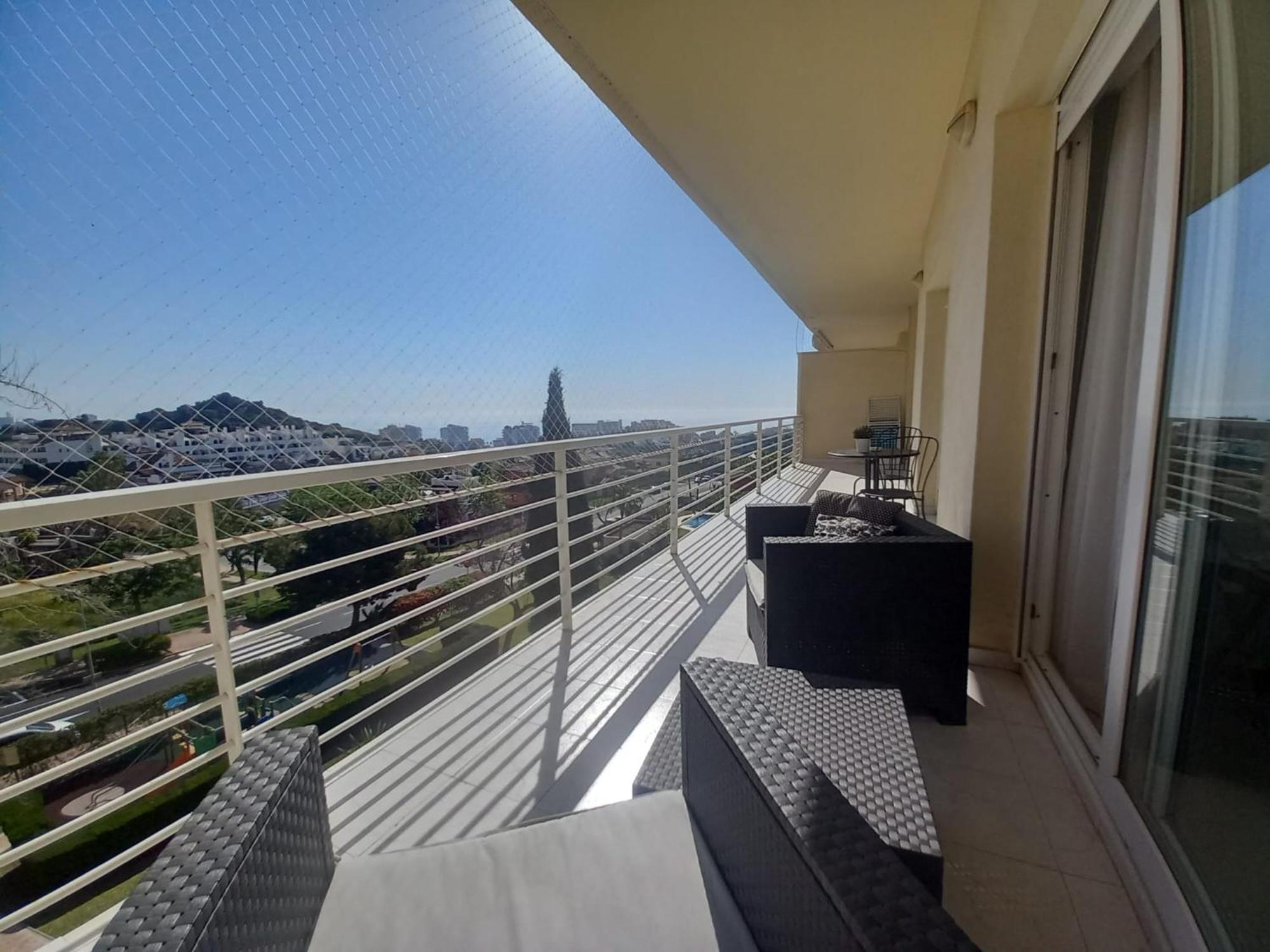 Amplio, Luminoso Y Moderno Apartamento Con Amplia Terraza Y Hermosas Vistas En Exclusiva Urbanizacion Benalmádena Kültér fotó